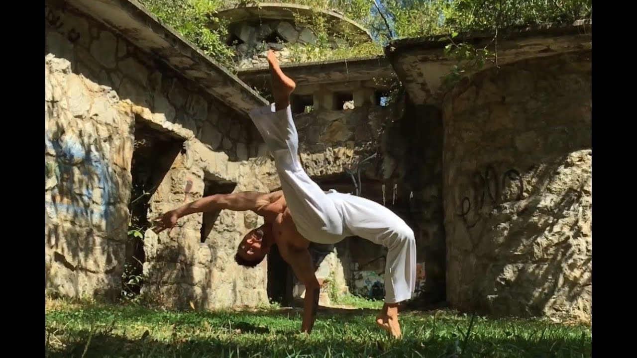 Capoeira - Tutorial Au Helicóptero / Helicopter (ENGLISH SUBTITLES)