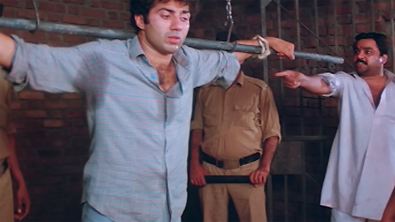 मार मार के हड्डी तोड़ दो साले की - Dacait Movie जबरदस्त Scene - Sunny Deol & Paresh Rawal