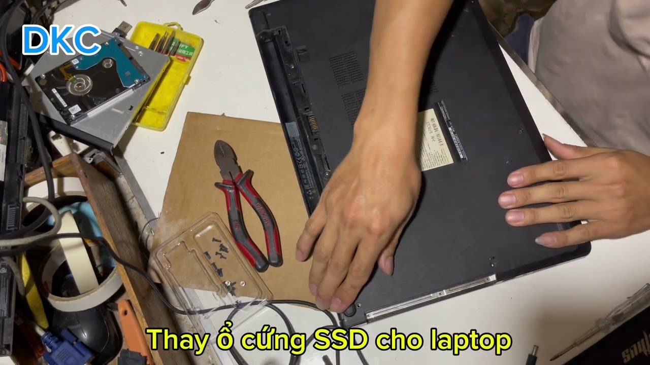 Hướng dẫn thay thế ổ cứng SSD cho laptop Dell khi máy chạy chậm