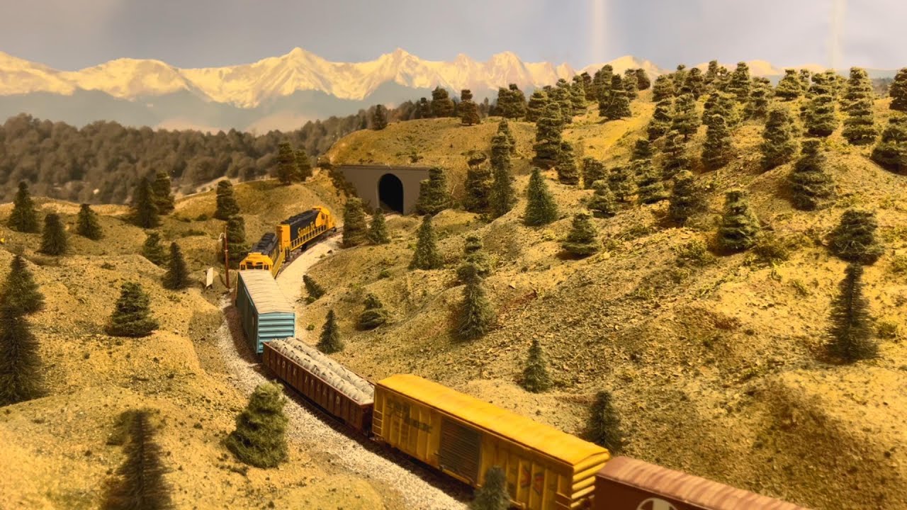 AT&SF Model Railroad - Ep 2 | Heavy Freight Action! Santa Fe 'Extra 5058' in Realistic Operations