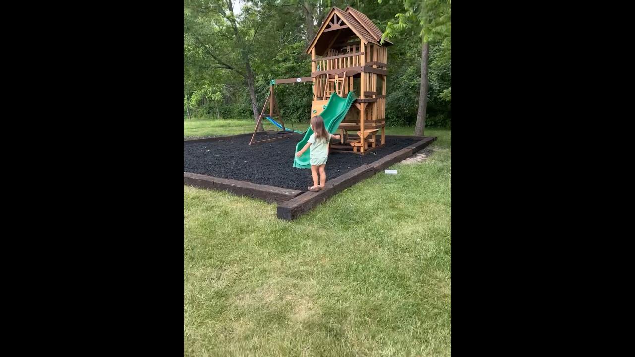 📍Highlander Cedar Swing Set - Backyard Discovery