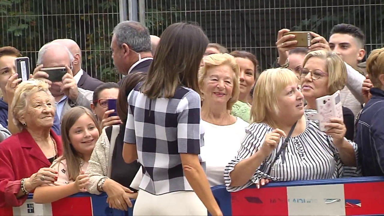 Fin de la visita al colegio público Baudilio Arce para inaugurar el nuevo curso escolar