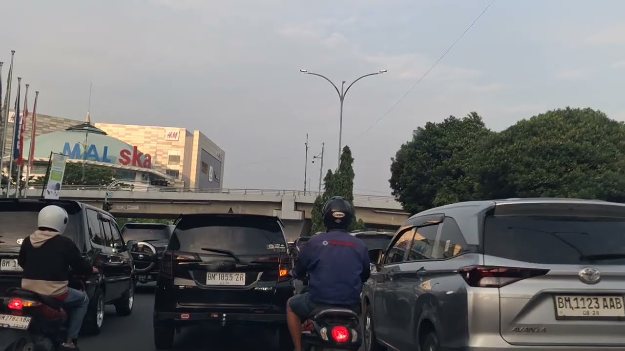 Suasana jalan d kota pekanbaru, riau, indonesia #perjalanan #automobile #riauhits 