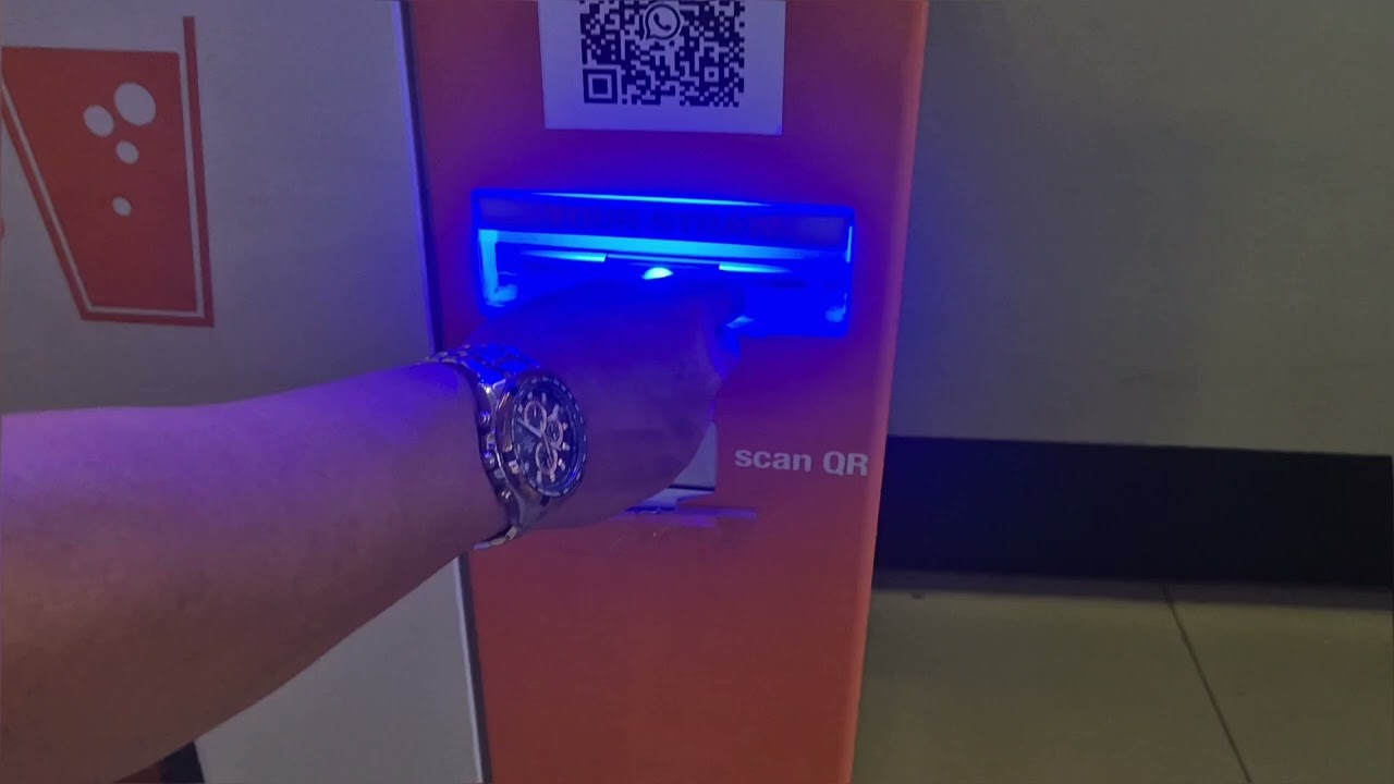 Nyobain beli jus jeruk di bandara Soetta
