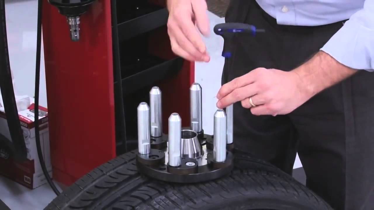 Hunter's Revolution Tire Changer - Flange Plate Operation