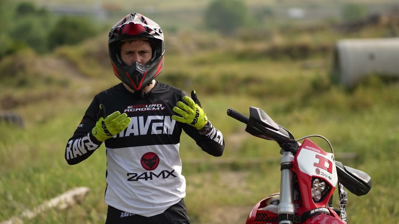 Como SALTAR TRONCOS con la moto