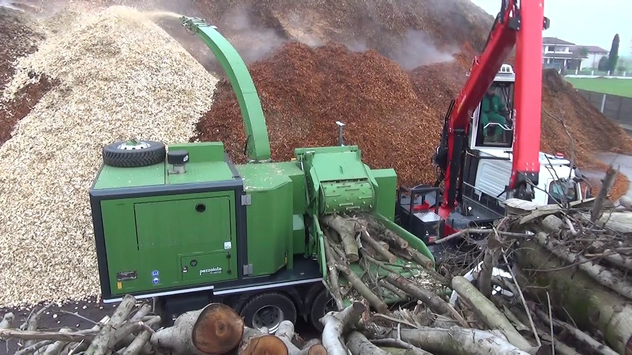PTH 1000/1000 M Pezzolato drum wood chipper driven by VOLVO engine, 700 Hp power