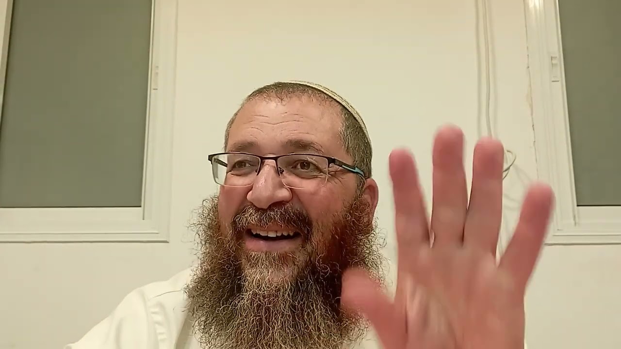 הכנסת ספר קודש, אוכל, תמונות רבנים לשירותים. 