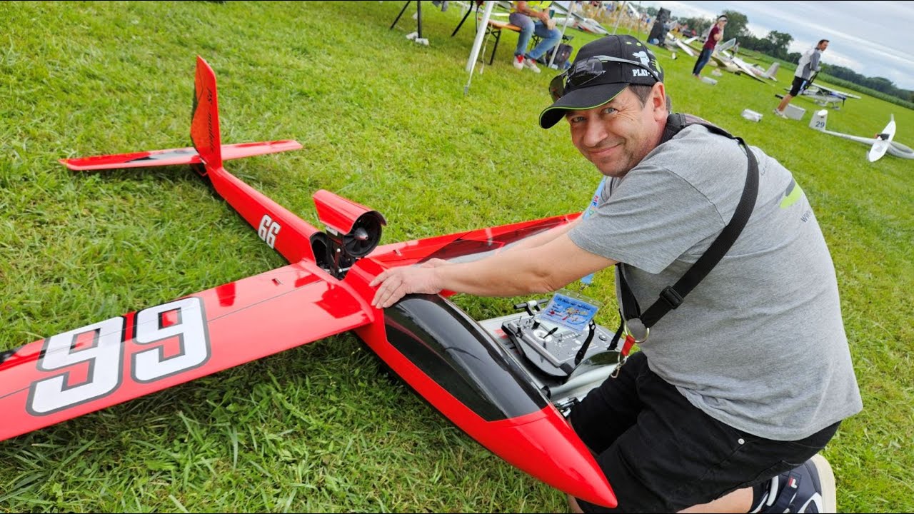 Swift von PS Models mit Klappimpeller +Jet100 von CNC Luftsporttechnik auf der Segelflugmesse