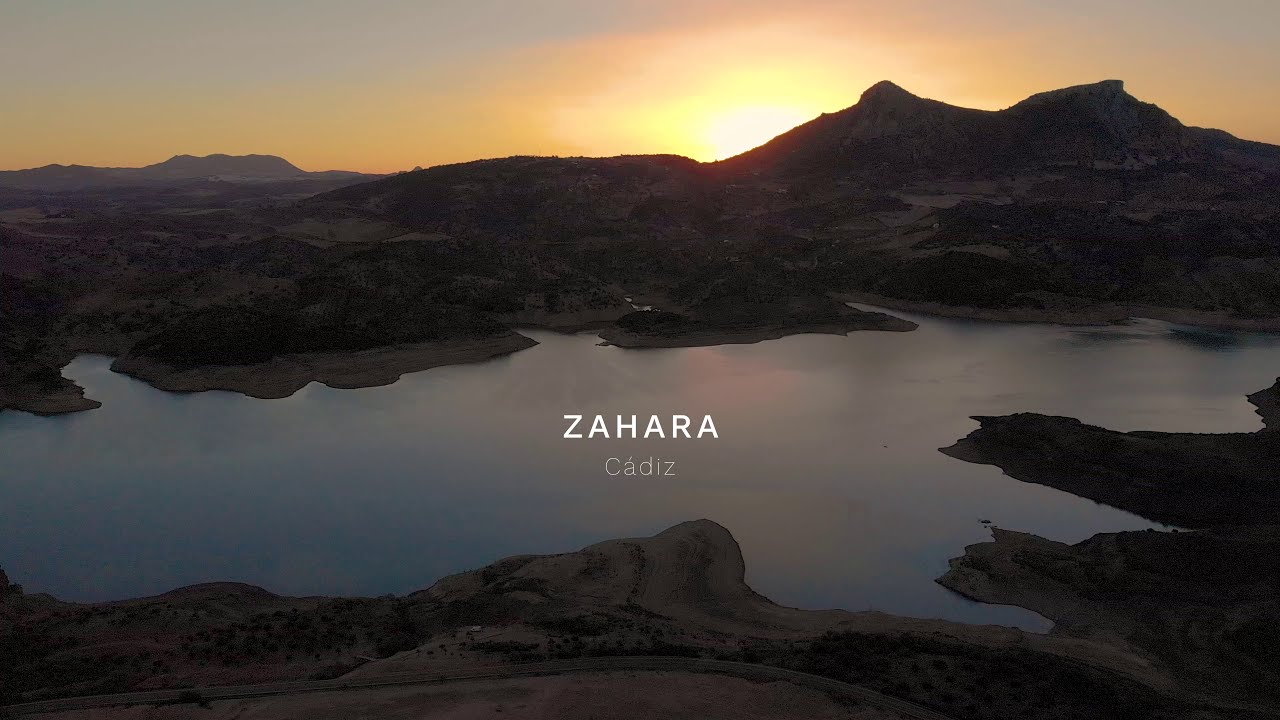 Zahara de la Sierra en 4K con dron. Vídeo del Castillo de Zahara, amanecer y la puesta de sol.