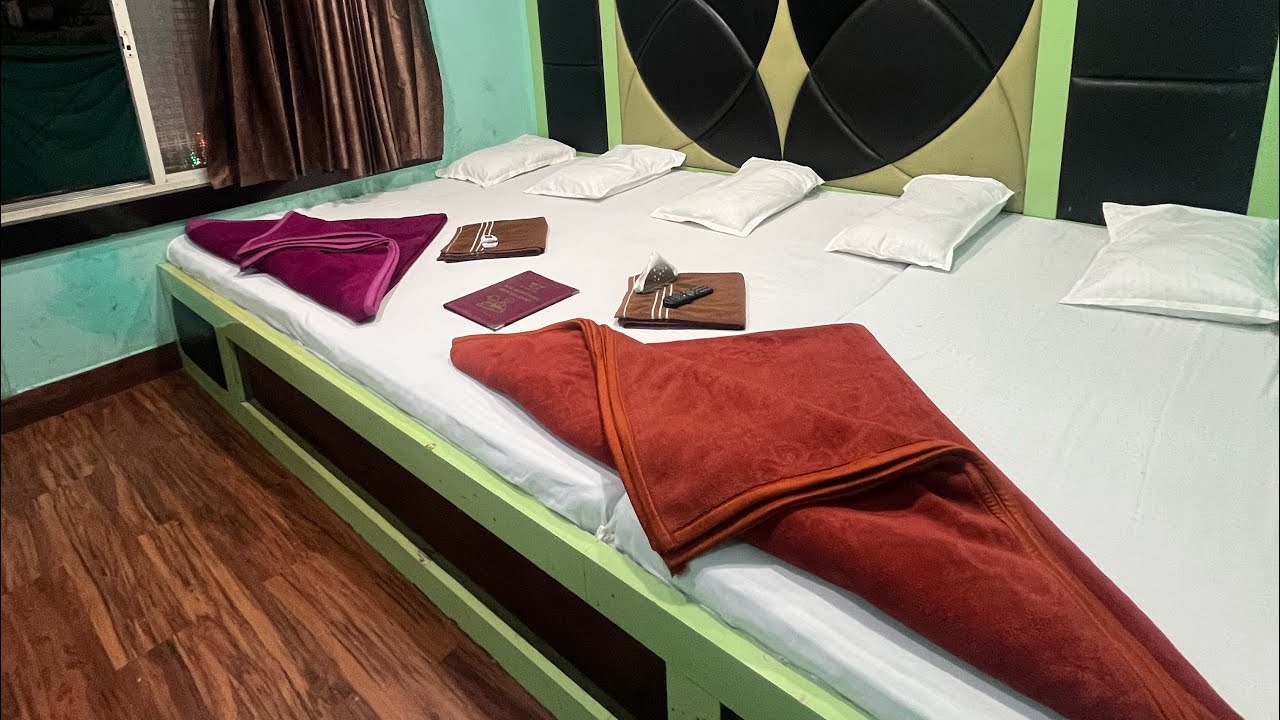 Ajmeri best luxury room for a double bed, six bed, Hotel naam Kaynaat Main Road dargha Bazaar