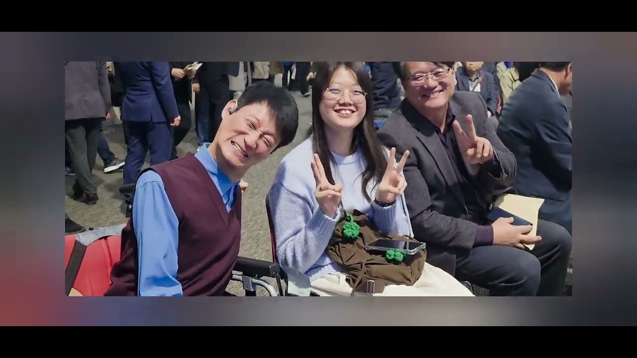 30년의 집념​ 전라도 촌 사람 신정훈입니다.서슬 퍼런 20대엔 5월의 진실을 