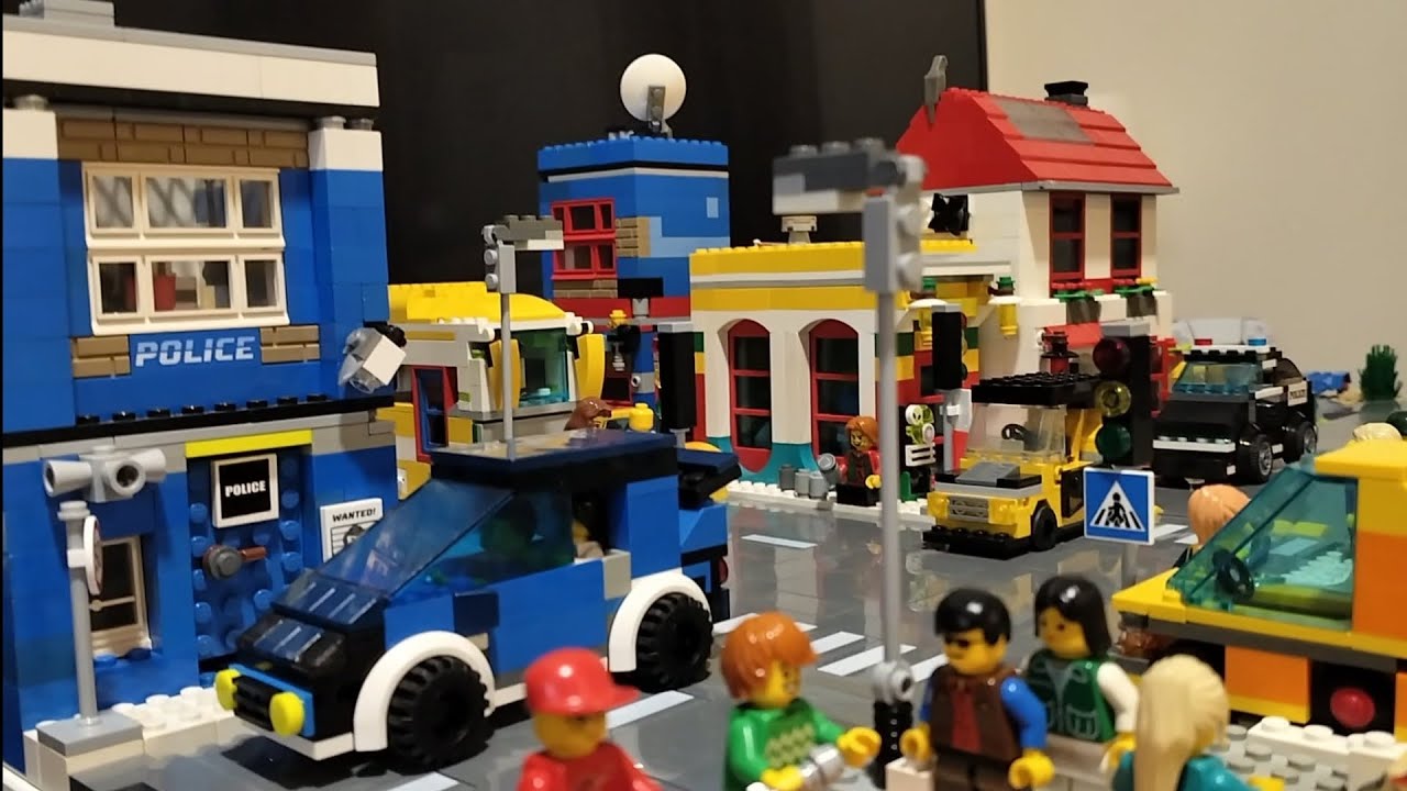 Building a LEGO City Part 3 // Buzzing Streets
