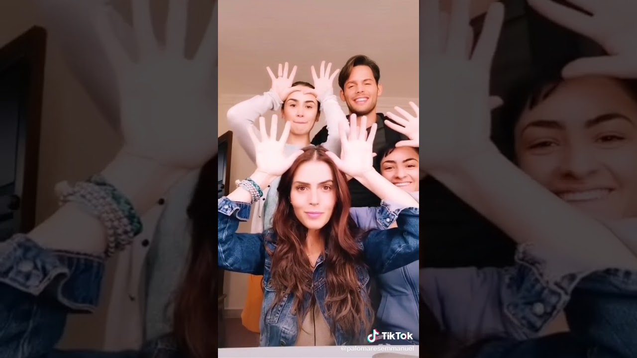 Emmanuel Palomares ft Julia Urbini, Valentina Buzzurro y Claudia Álvarez vía Tik Tok