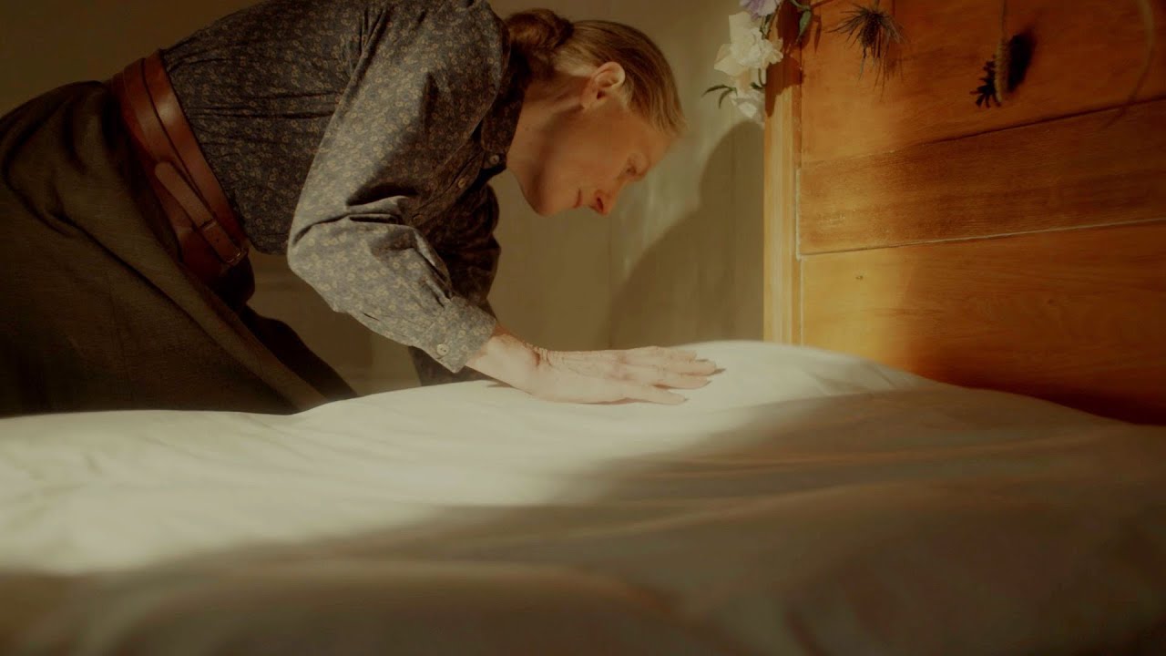 ANNE WITH AN E - Marilla makes Anne's bed