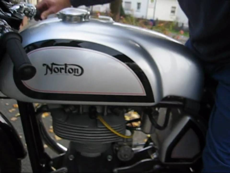 The Beast awakes - Premiere after Restoration of a 1952  Manx Norton M30 500cc