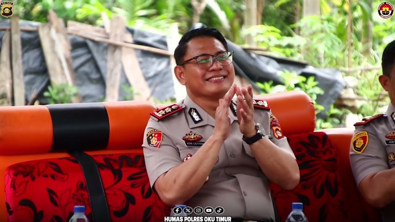 Kapolres OKU Timur Menyerahkan Dua Unit Rumah Pada Program Rumah Baru di Desa Mujo Rahayu Kec Ss III