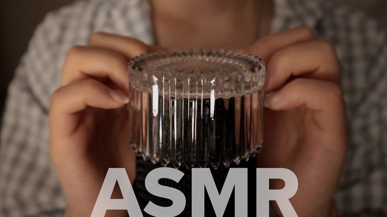 ASMR | 서랍장을 털어보자. 빗과 유리병✨A comb and glass bottle in a drawer.