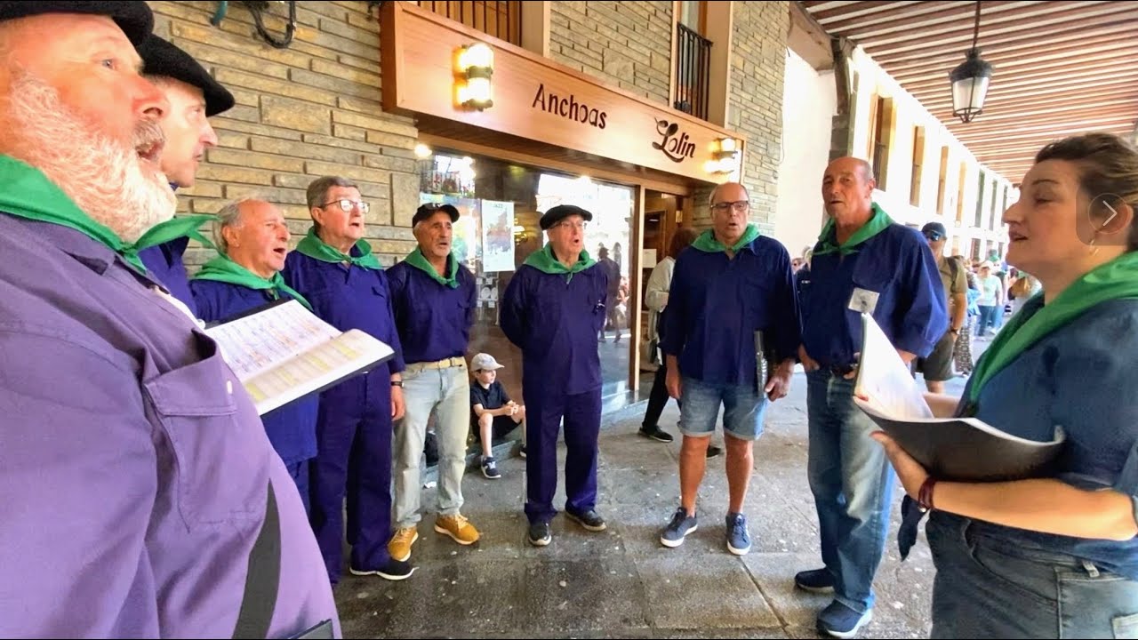 San Juan 2024. Chiquiteando con El Coro de Voces Graves Ochote Ardual en Castro Urdiales