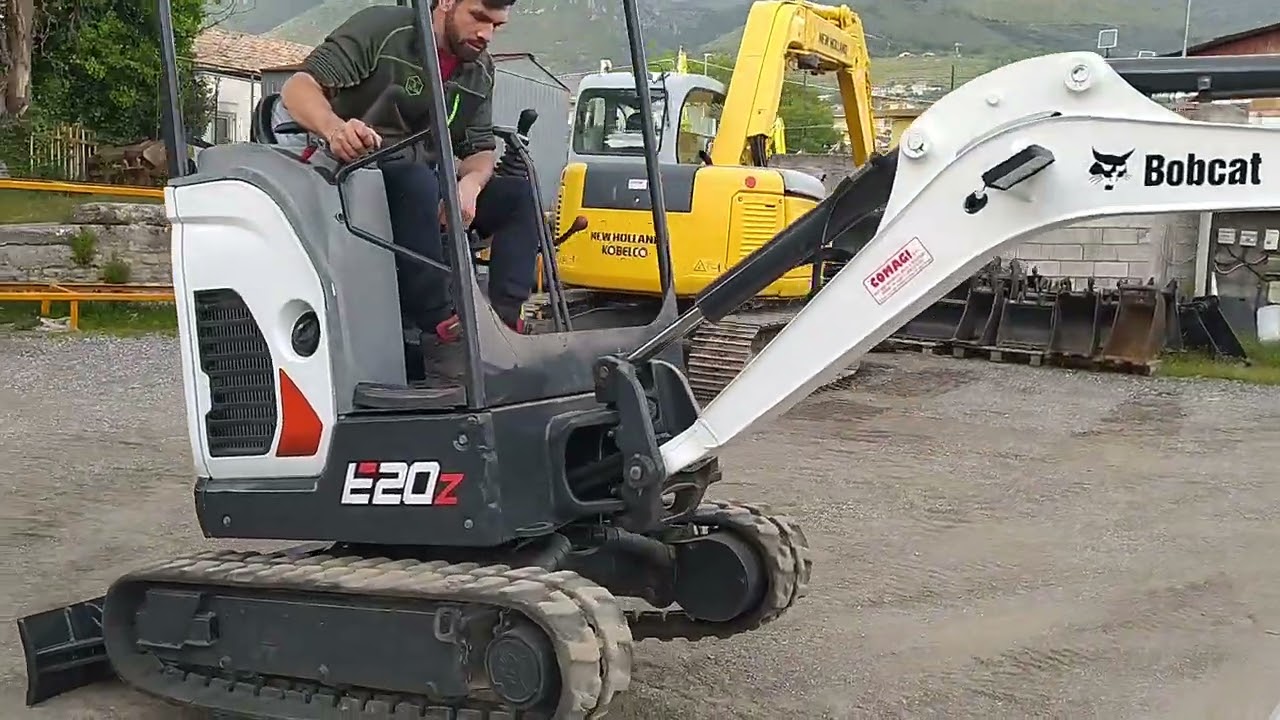 MINIESCAVATORE BOBCAT E20 CARRO VARIABILE