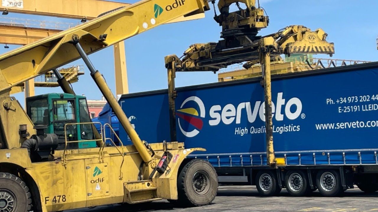 Serveto suma 60 semirremolques de lona S.CS P400 huckepack de Schmitz Cargobull #ScmitzCargobull