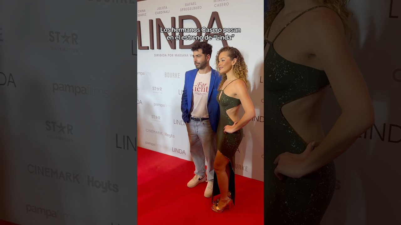 Minerva Casero y Nazareno Casero posan en la premiere de “Linda”