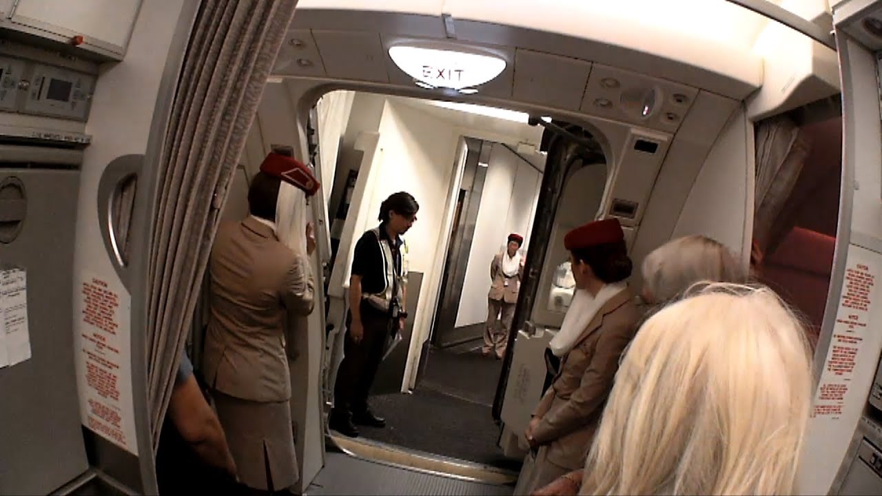 EMIRATES A380 EK385 FIRST CLASS MACAO HONG KONG DUBAI 301013