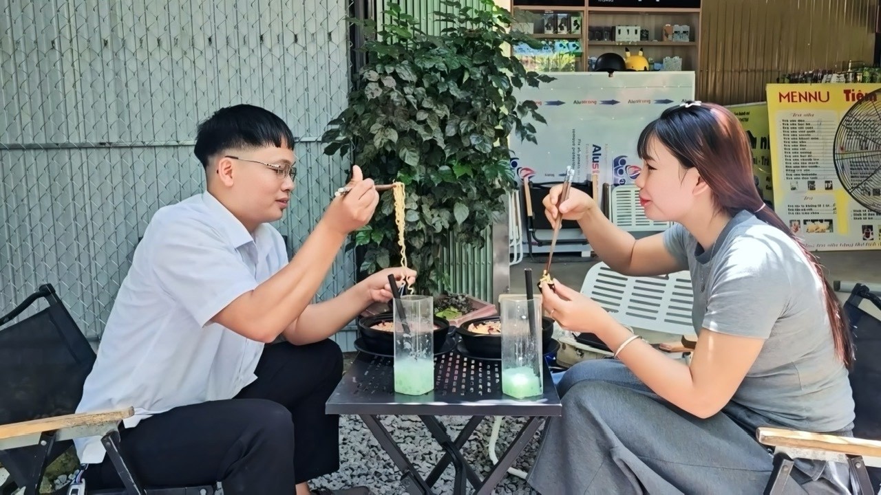 Thanh took Yen Chi out so she could rest and relax