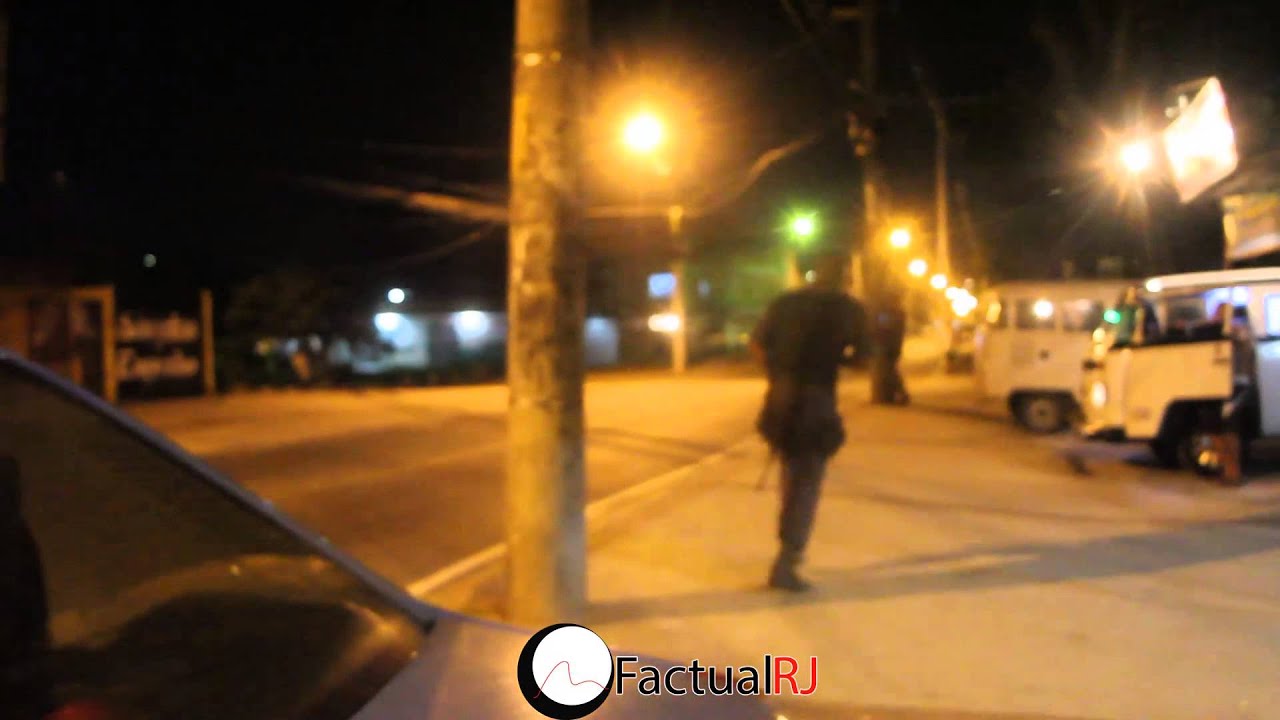 Moradores fazem protesto na Vila Aliança depois da morte de um morador.