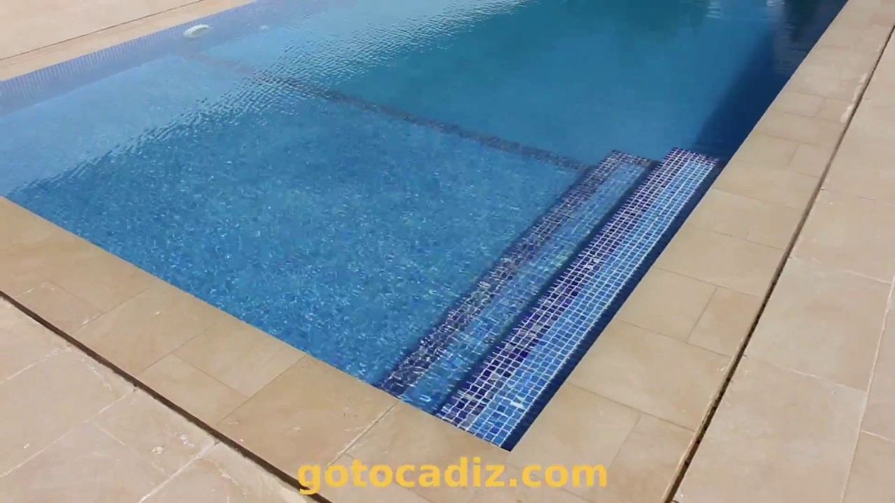 Alquiler de chalet en Conil con piscina desbordante
