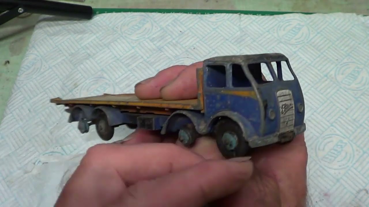 RESTORATION OF A DINKY FODEN EIGHT WHEELER FLATBED TRUCK.