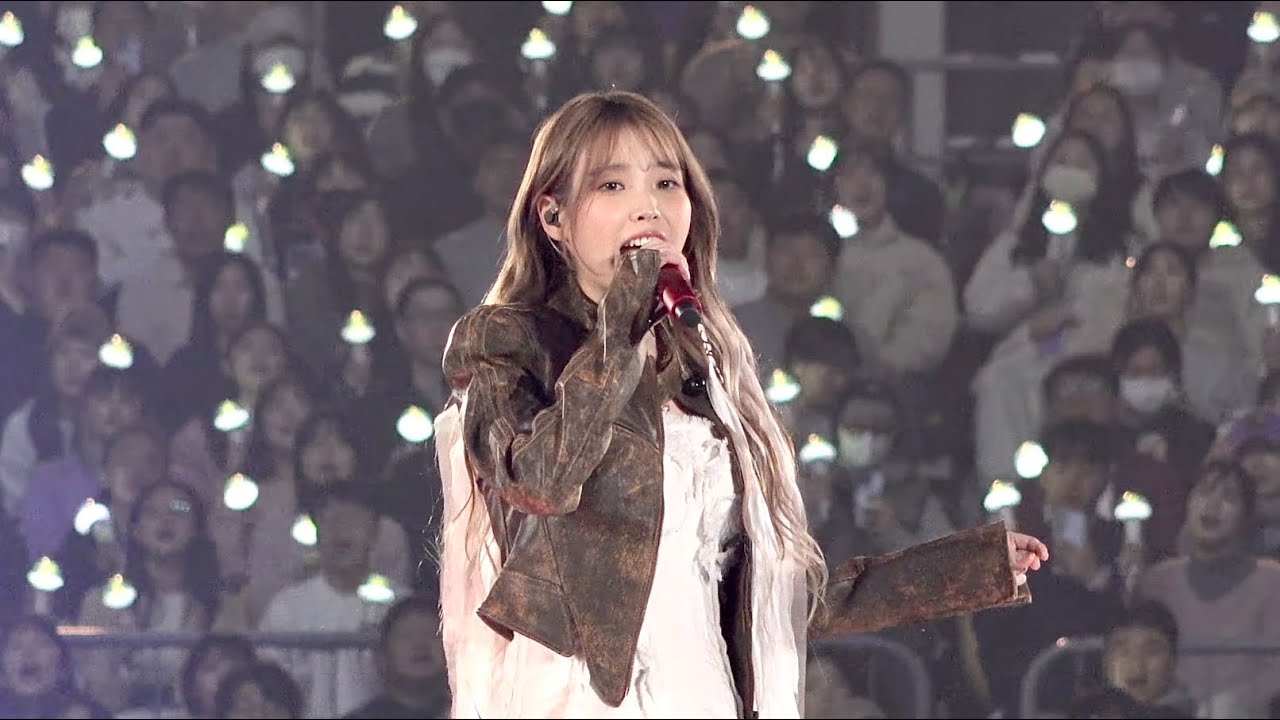 아이유 IU Shopper | 240302 IU H.E.R. WORLD TOUR CONCERT in SEOUL