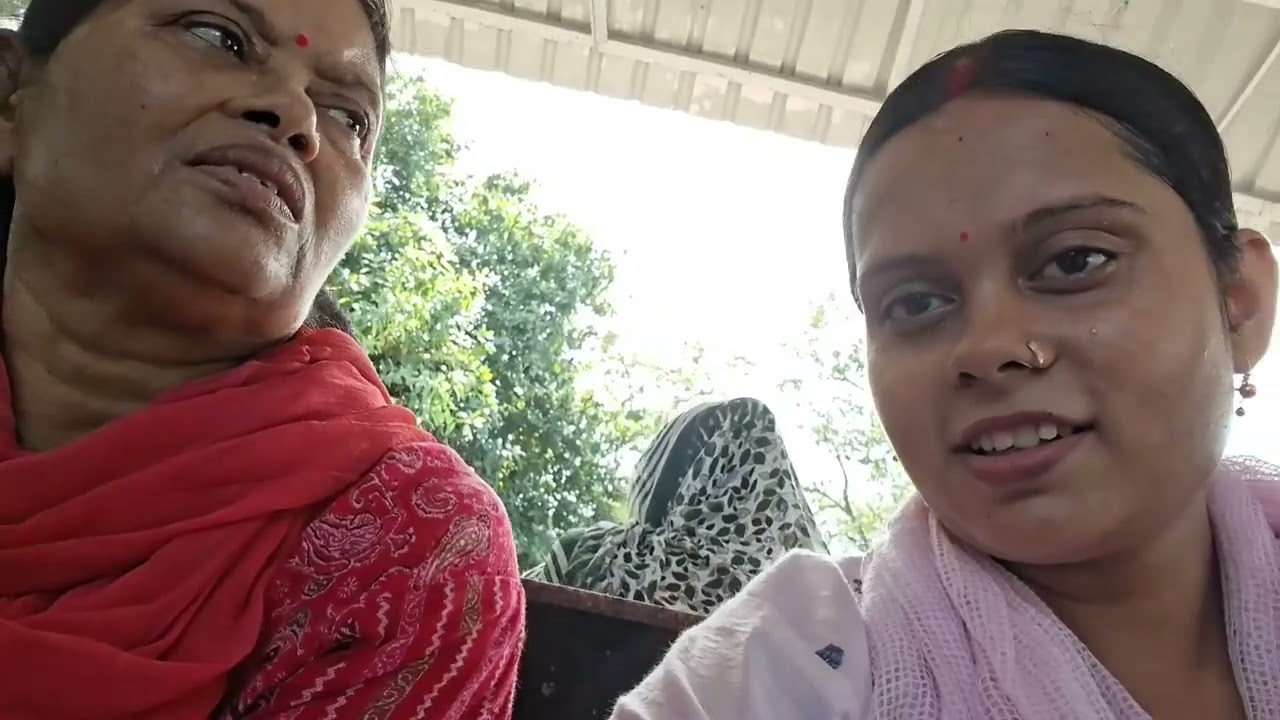 আমার বিয়ের প্রথম বছর তাই পূজোতে মা-বাবার সাথে কেনাকাটি করলাম শ্বশুর বাড়ির জন্য