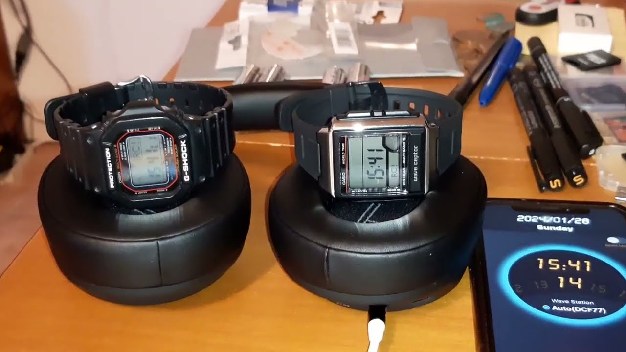 Syncing time in radio controlled watches with a smartphone app #2 (method with headphones)