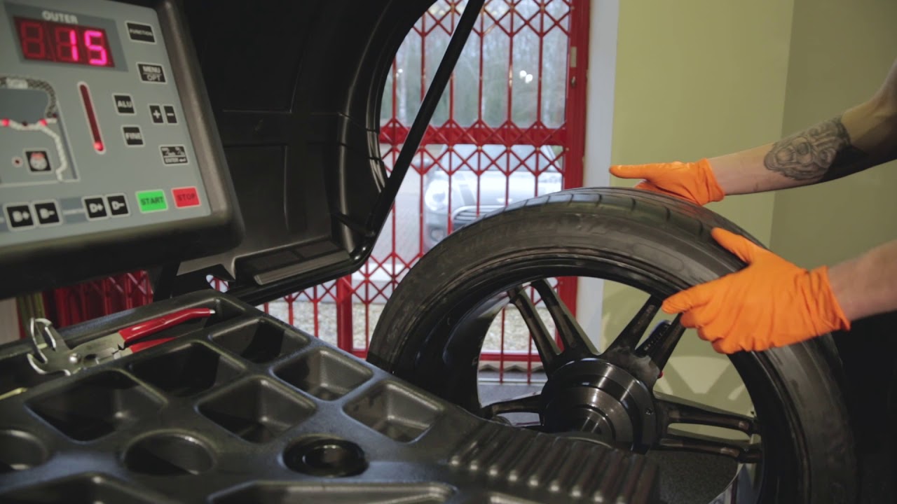 Atlas WB30 Semi-Automatic Wheel Balancer | Sous-titres en Fran&ccedil;ais disponible