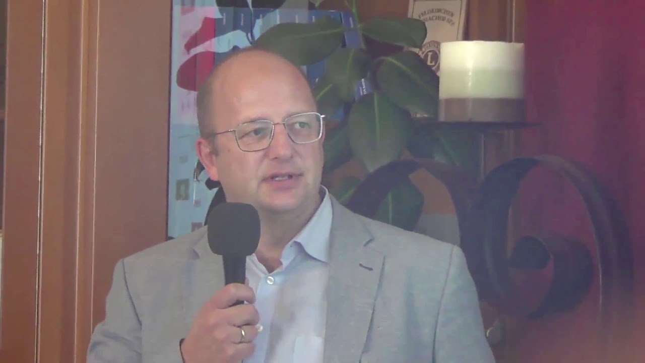 Solutions with Digital Platforms & Big Data - DI Herwig Zeiner