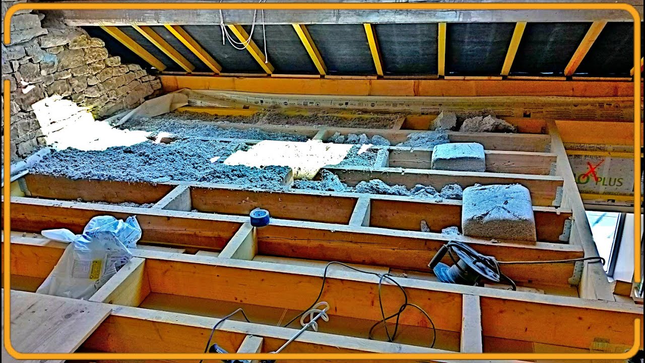 Isoler un plancher bois avec de la ouate de cellulose et... un malaxeur ?!