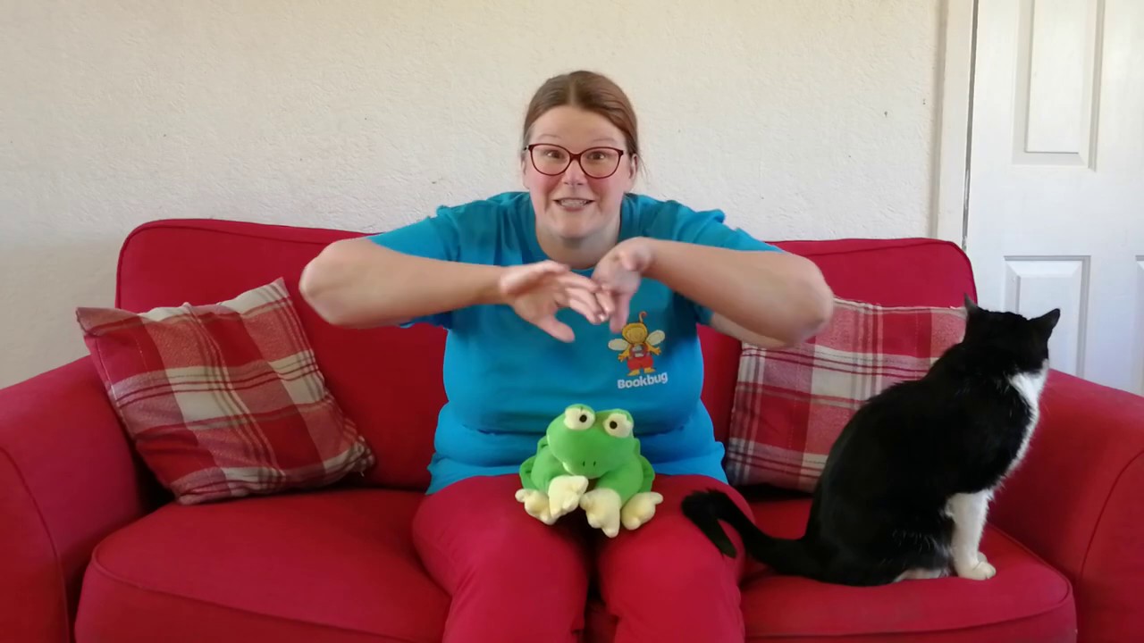 Tiny Tim 🐸🛁💦 Kirstie's version - Makaton signed 😄