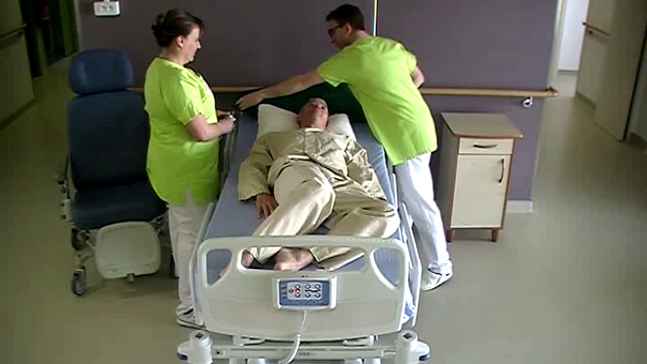 Rehaussement au lit 2 soignants avec drap de glisse - CHU de Poitiers