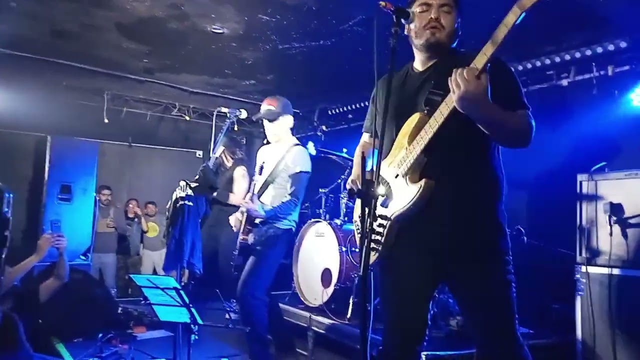 Leusemia - Un lugar / En una noche invernal de surf / No hay futuro (11/17)
