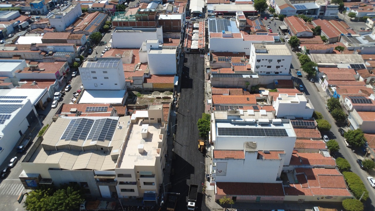 Prefeitura de Caicó inicia nova etapa de asfaltamento de ruas no centro da cidade