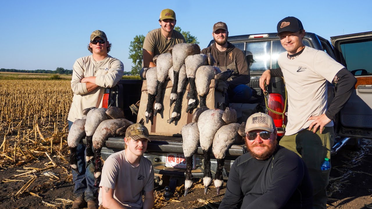 OPENING DAY Iowa Goose Hunting 2022! (6 MAN LIMIT!)
