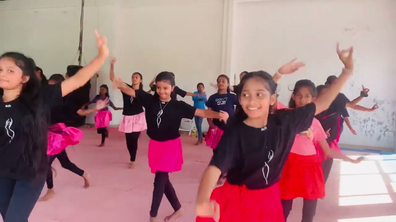 සුරබා වල්ලිය නැටුවා&hearts;️😍 | පහතරට