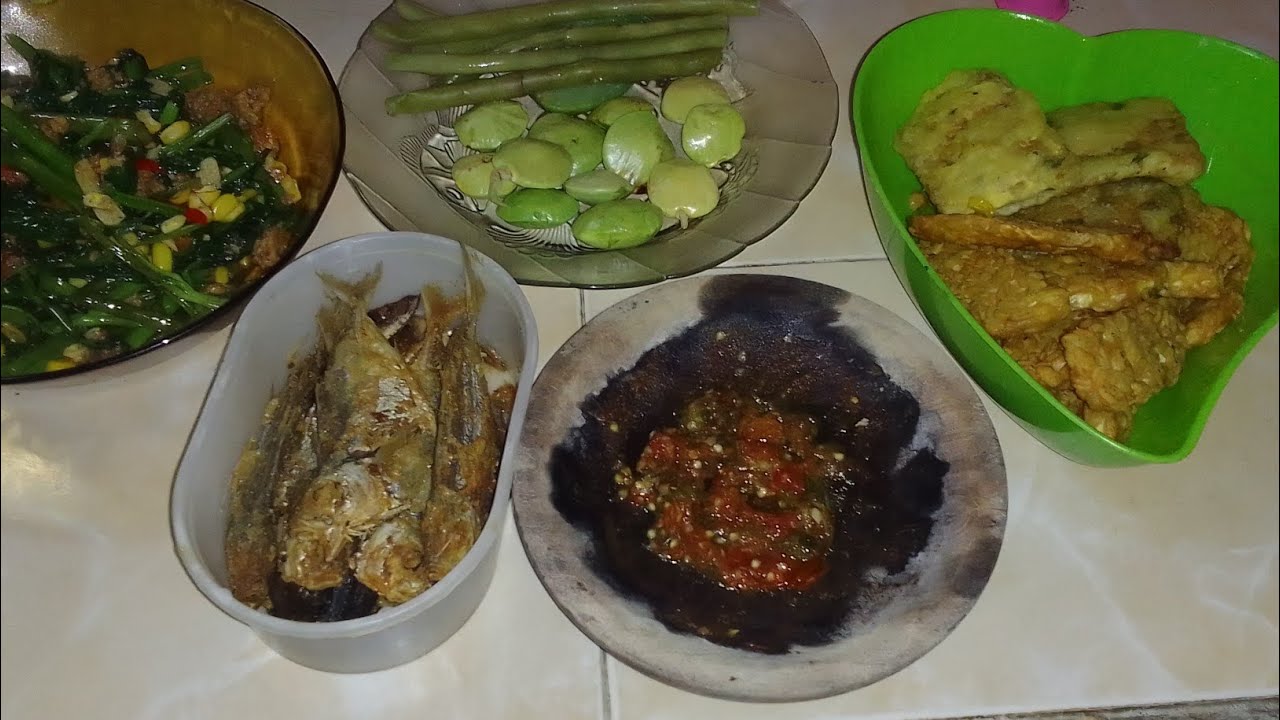 Beeuuhh ,Cah kangkung oncom, ikan peda lalapan jengkol muda , bikin gagal diet  #cianjur #publik 