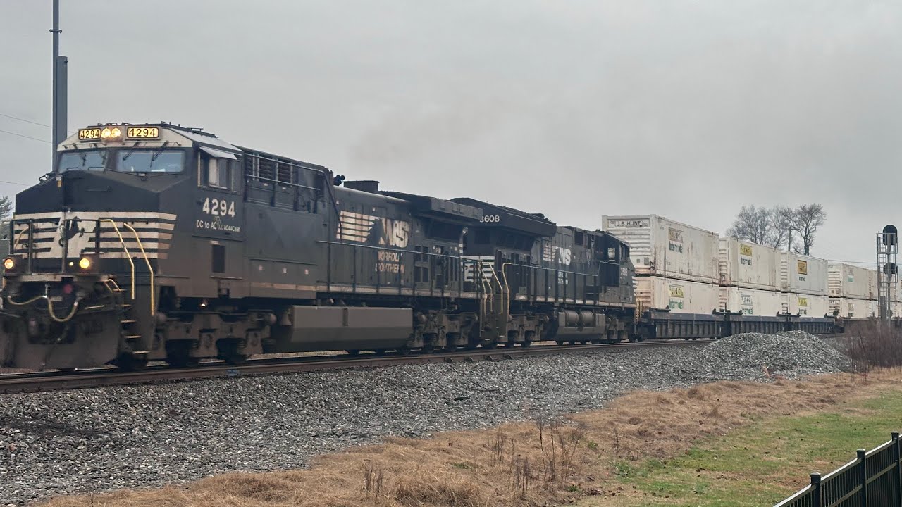 Norfolk Southern 224 coming out of the Rockwood siding 