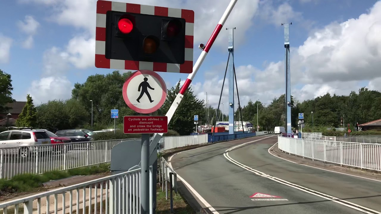 Navigation Way Level Crossing (Lancashire) Saturday 17.08.2019