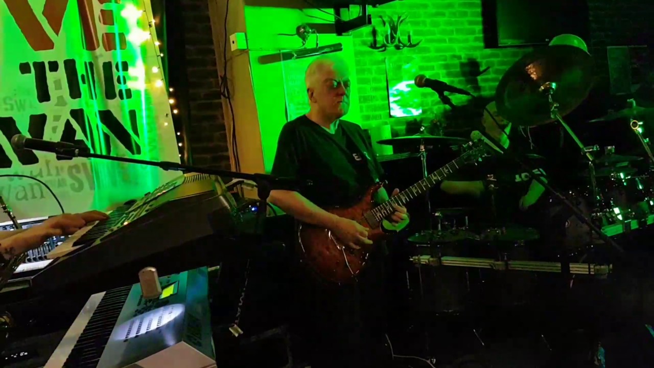 The Dangerous brothers playing shine on you crazy diamonds at The Old Swan