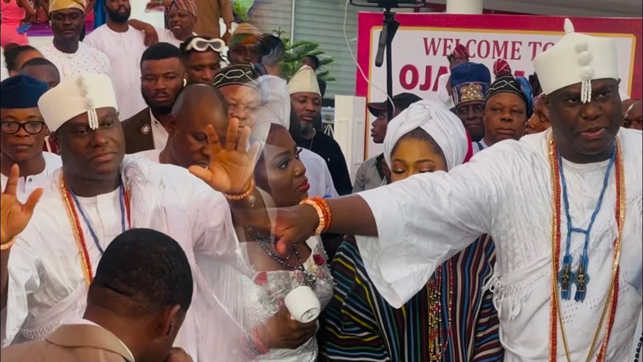 SEE HOW OONI OF IFE PAY VISIT TO HIS NEW MANSION OJAJA AI CENTER MALL