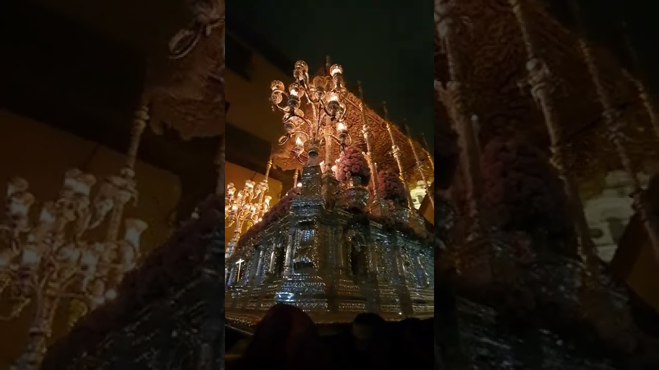 Trinidad Coronada 2022 - Curva San Agustin, Málaga- Semana Santa, Lunes Santo