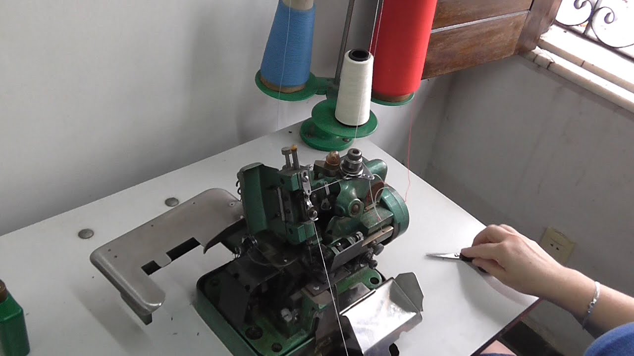 Manutencao e enfiamento de maquina overlock